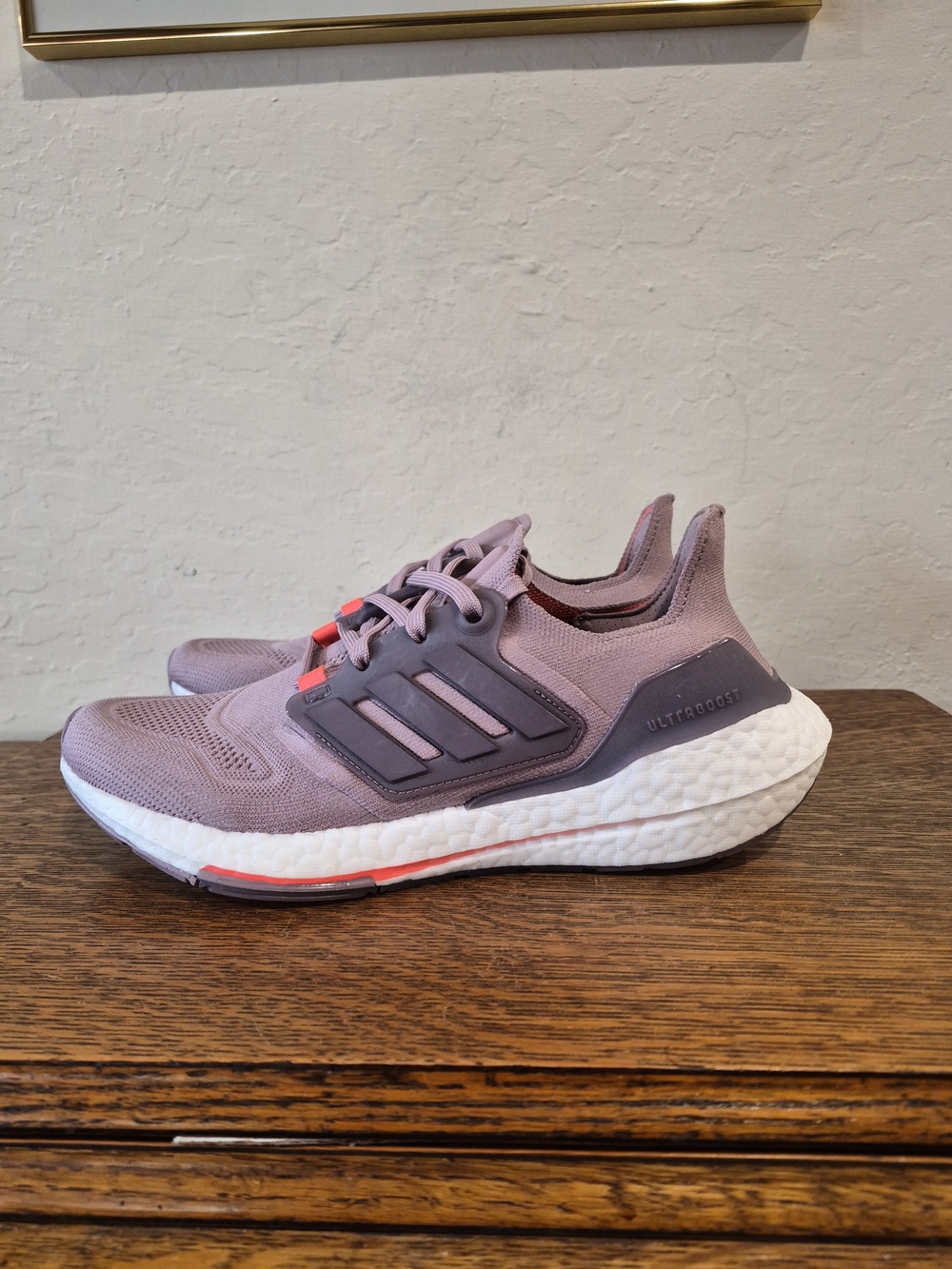 Adidas Ultraboost 22 Athletic Running Shoes 
Women's Size US 8